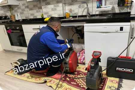 رفع گرفتگ سینک آشپزخانه با لوله بازکن اوین
